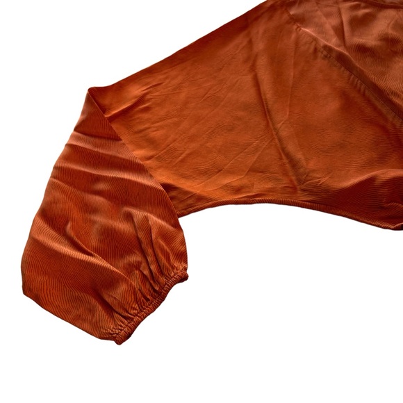 Cute mini dress very flowy and satiny. Size L - Picture 5 of 10